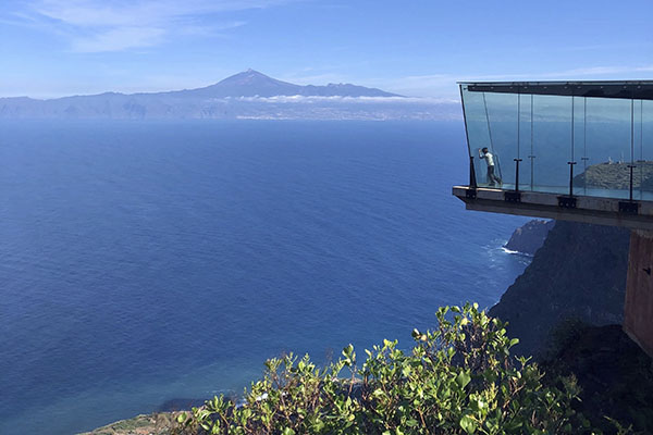 Mirador de Abrante en La Gomera con el Teide al fondo. Foto de Reiseuhu